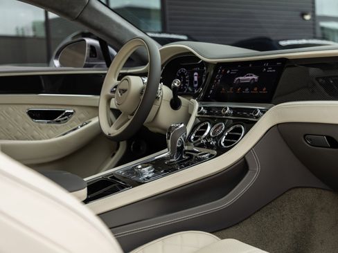 Used 2022 Bentley Continental GT image 45