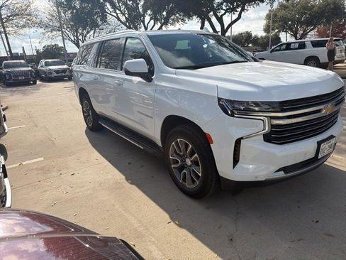 Certified 2022 Chevrolet Suburban LT w/ Luxury Package image 2