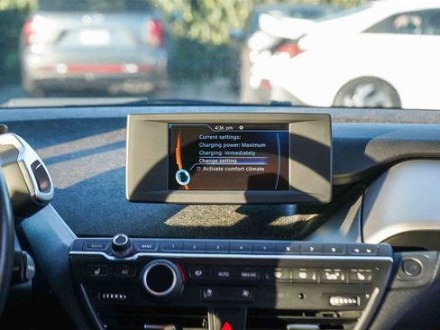 Used 2018 BMW i3 image 10