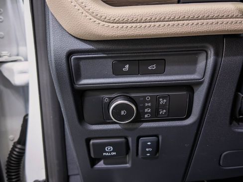 Used 2024 Ford Expedition Max Limited image 31