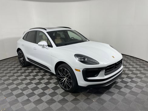 Certified 2023 Porsche Macan AWD/4WD image 9