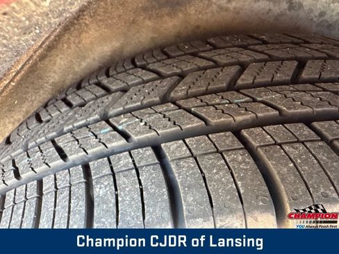Used 2017 Chrysler Pacifica Touring-L w/ Tire & Wheel Group FWD image 39