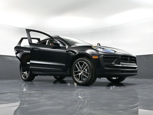 Used 2025 Porsche Macan AWD/4WD image 37