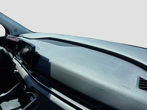 New 2026 Kia Carnival EX FWD image 31