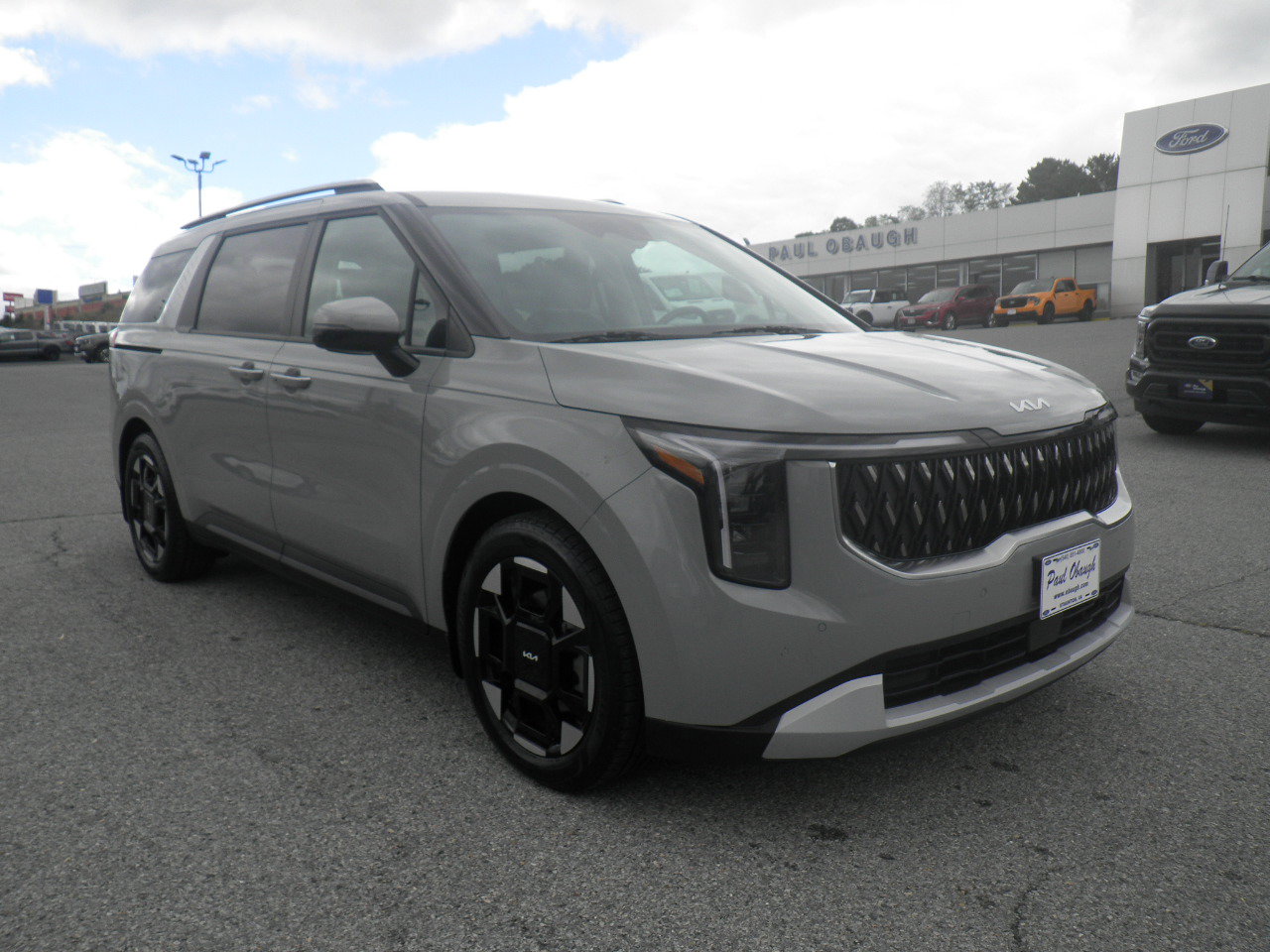 Used 2025 Kia Carnival EX FWD image 1