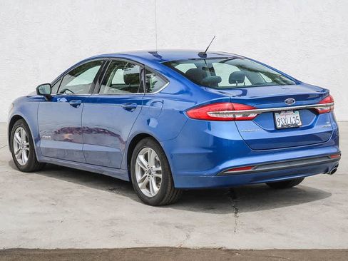 Used 2018 Ford Fusion SE FWD image 4
