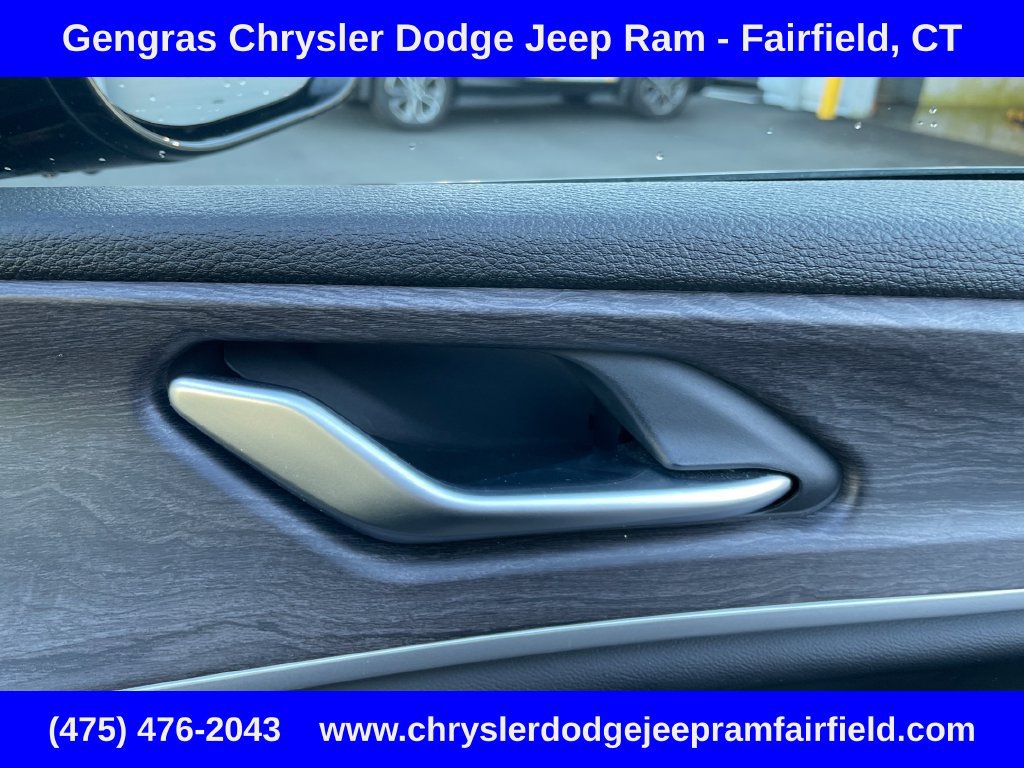 Used 2023 Jeep Grand Cherokee L Limited AWD/4WD image 16