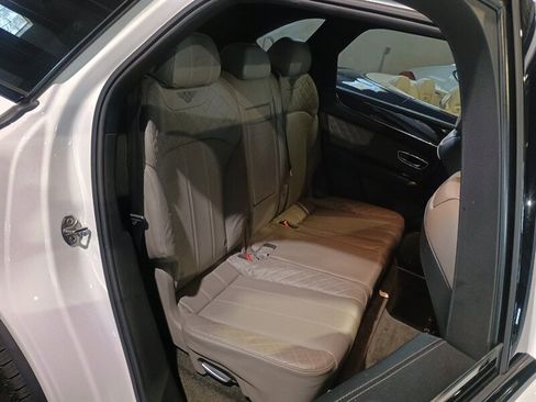 Used 2019 Bentley Bentayga image 32
