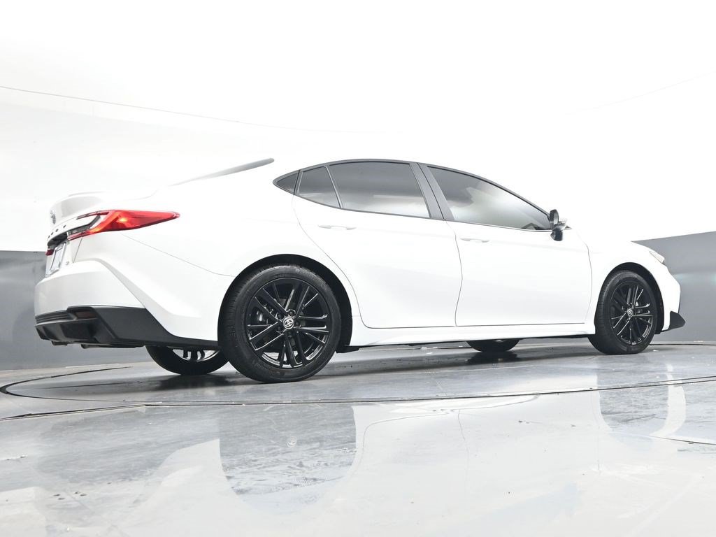 Used 2026 Toyota Camry SE FWD image 31