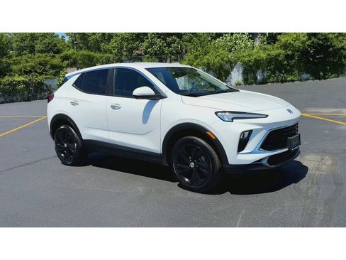 Used 2025 Buick Encore GX Preferred AWD/4WD image 2