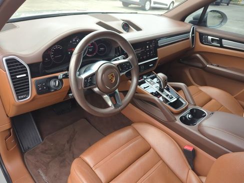 Used 2023 Porsche Cayenne image 8