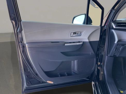 Used 2021 Toyota Sienna FWD image 16