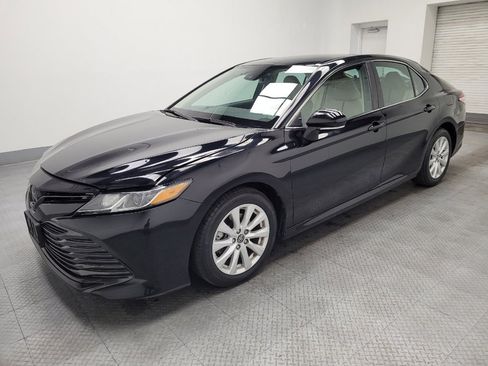 Used 2019 Toyota Camry LE image 2