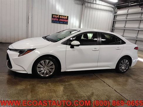 Used 2020 Toyota Corolla LE image 3