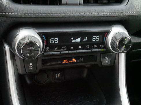 Certified 2025 Toyota RAV4 XLE AWD/4WD image 23