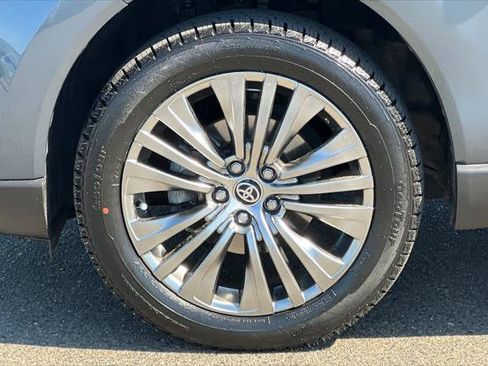 Certified 2022 Toyota Venza Limited AWD/4WD image 33