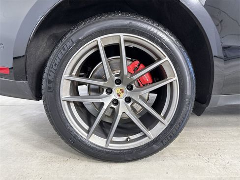 Certified 2022 Porsche Macan S image 16