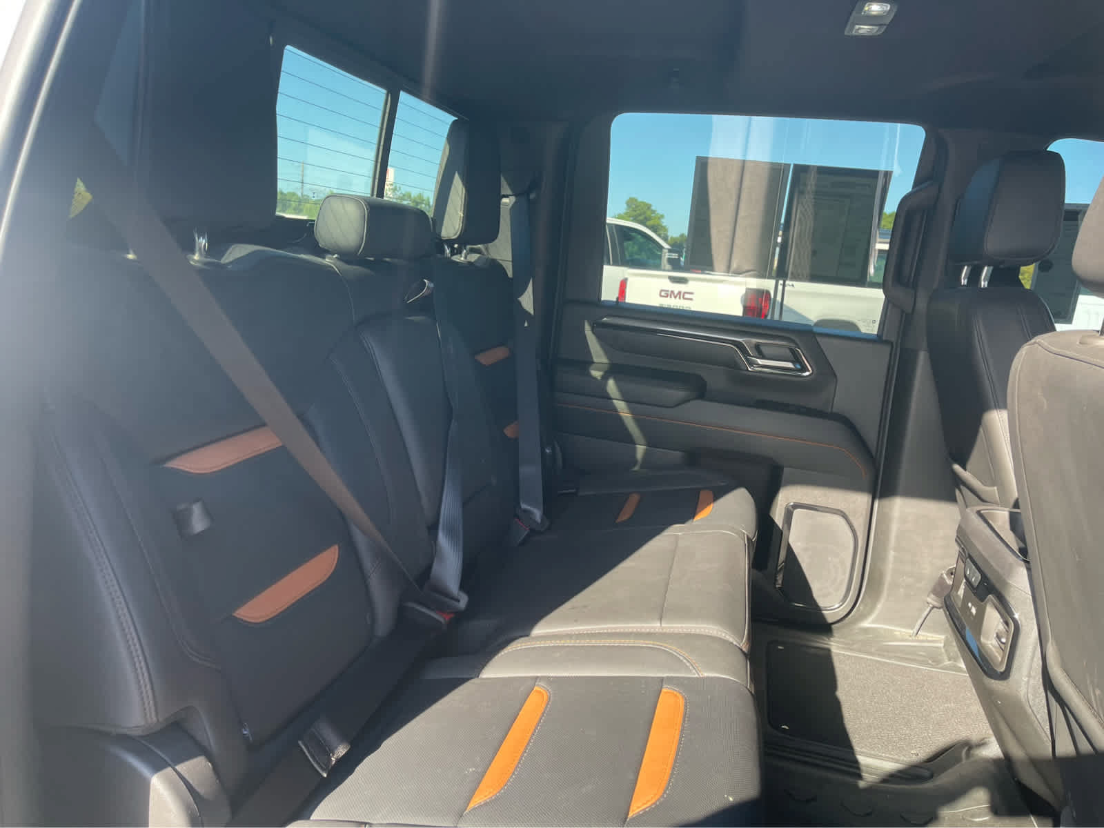 Used 2024 GMC Sierra 2500 AT4 w/ AT4 Premium Plus Package AWD/4WD image 23