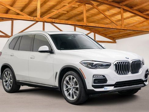 Used 2021 BMW X5 xDrive45e w/ Parking Assistance Package image 7