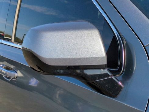 Used 2021 GMC Yukon SLT image 12