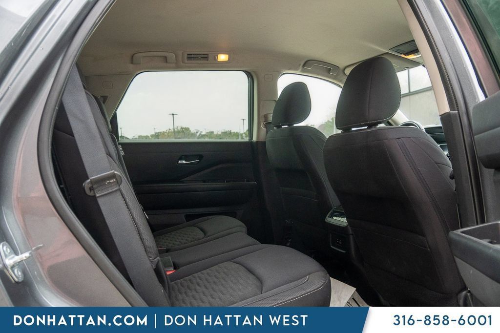 Used 2022 Nissan Pathfinder SV FWD image 21