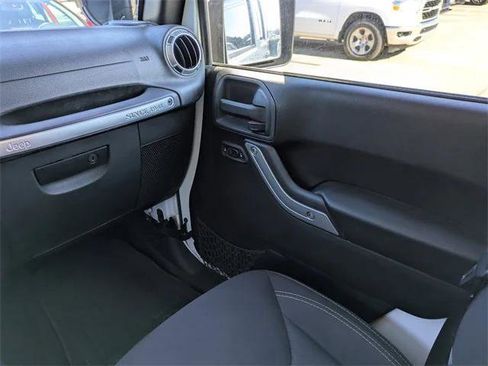 Certified 2015 Jeep Wrangler Unlimited Rubicon w/ Dual Top Group image 18