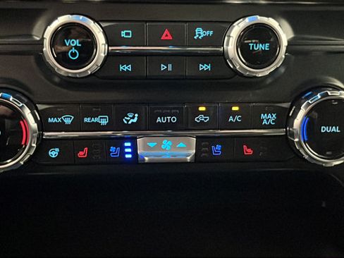 Used 2025 Ford F150 Platinum AWD/4WD image 17