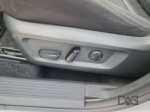 Used 2024 Nissan Rogue SV image 13