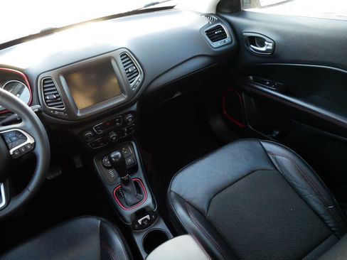 Used 2021 Jeep Compass Trailhawk image 11