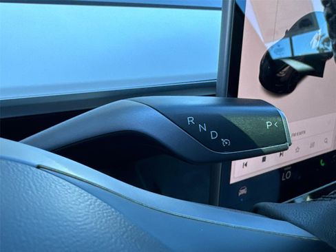 Used 2021 Tesla Model 3 Performance image 31