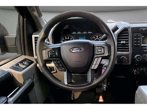 Used 2017 Ford F150 XLT AWD/4WD image 7