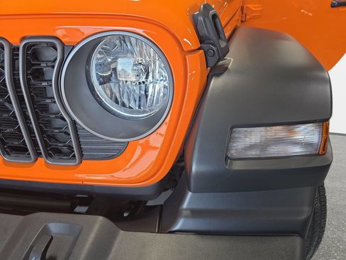 Used 2025 Jeep Wrangler Unlimited Sport AWD/4WD image 28