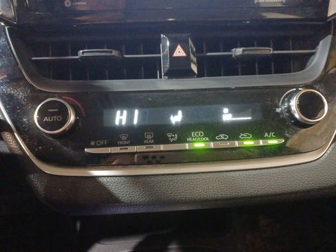 Used 2022 Toyota Corolla LE image 16