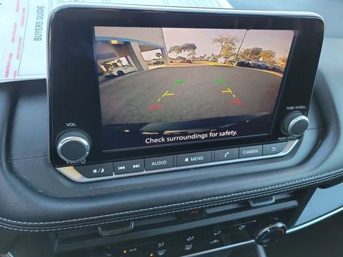 Used 2024 Nissan Rogue S image 27