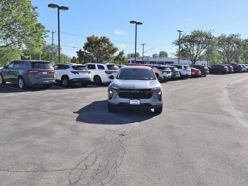Used 2024 Chevrolet Trax RS FWD image 9