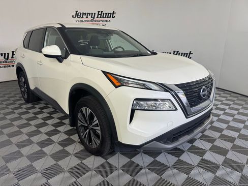 Used 2023 Nissan Rogue SV image 7