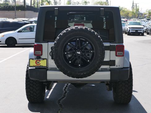 Used 2017 Jeep Wrangler Unlimited Sahara image 4