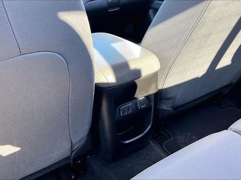 Used 2018 Chevrolet Colorado LT w/ LT Convenience Package image 11