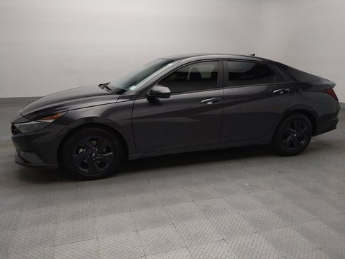 Used 2023 Hyundai Elantra SEL FWD image 2