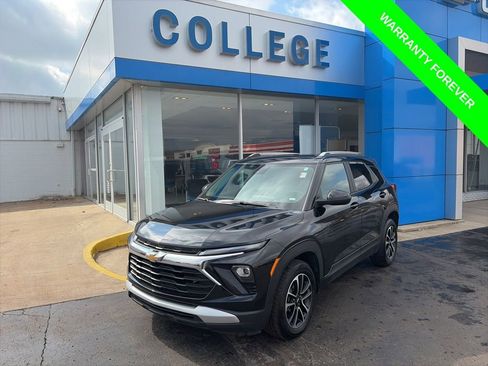 Used 2025 Chevrolet TrailBlazer LT image 1