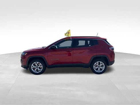 Used 2025 Jeep Compass Latitude image 6