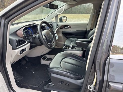 Used 2021 Chrysler Voyager Lxi image 8