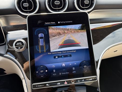 Used 2025 Mercedes-Benz GLC 300 4MATIC image 29