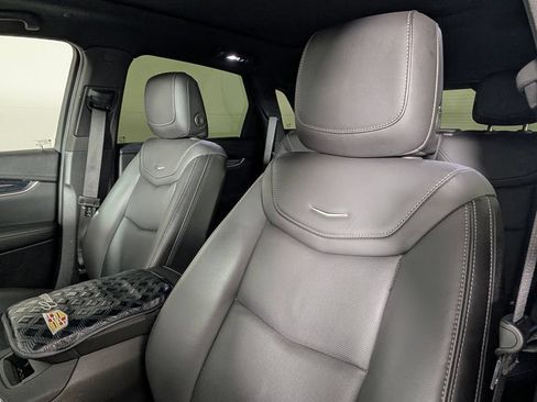 Used 2022 Cadillac XT5 Premium Luxury w/ Technology Package FWD image 5