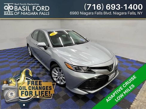 Used 2018 Toyota Camry LE image 1