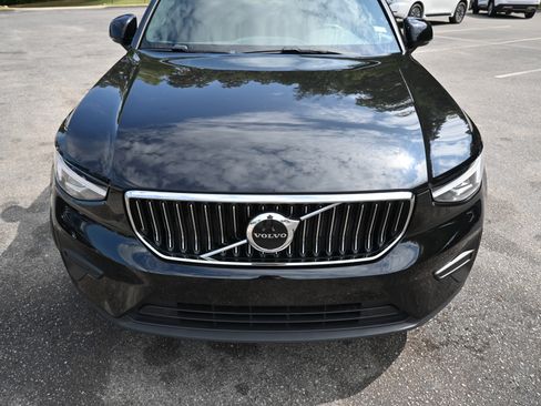Used 2025 Volvo XC40 B5 Core image 12