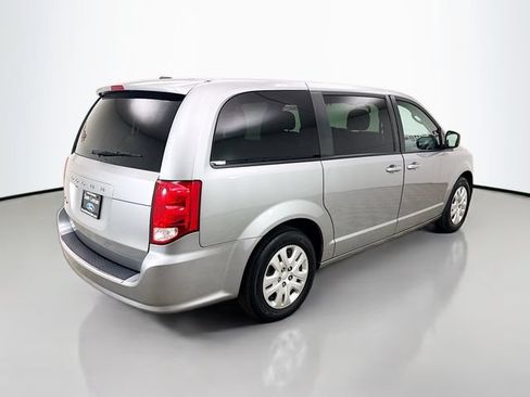 Used 2018 Dodge Grand Caravan SE w/ UConnect Hands-Free Group FWD image 7