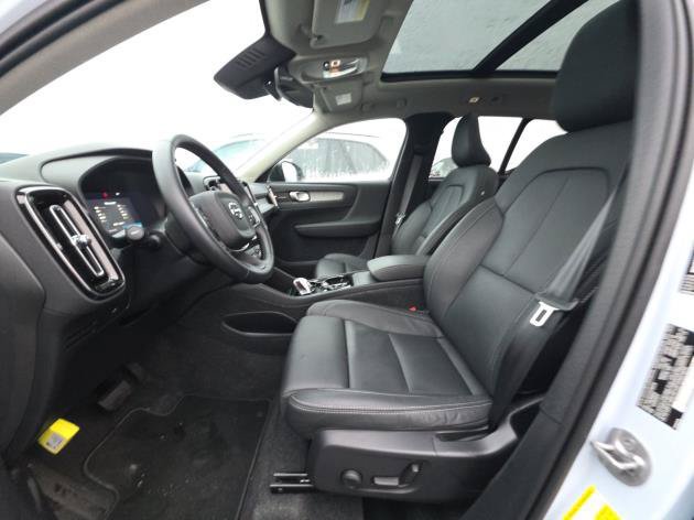 Used 2026 Volvo XC40 B5 Plus AWD/4WD image 5