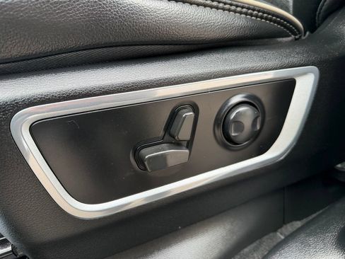 Used 2022 RAM 1500 Laramie AWD/4WD image 15