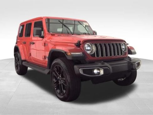 Used 2025 Jeep Wrangler Unlimited Sahara w/ Safety Group AWD/4WD image 4